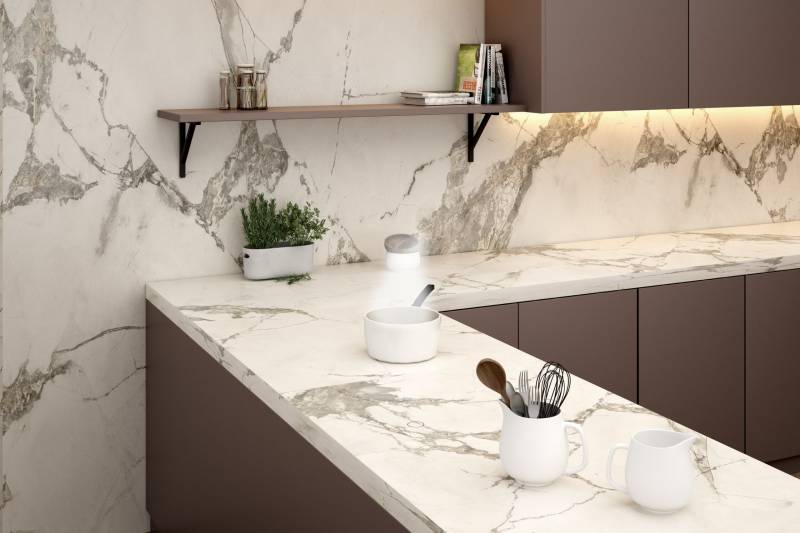 Cuisiniste pour cuisine avec plaque de cuisson à induction invisible sur Nice